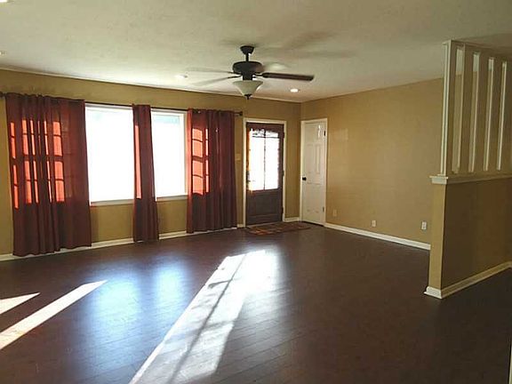 3rd image of 132 Manor Ln