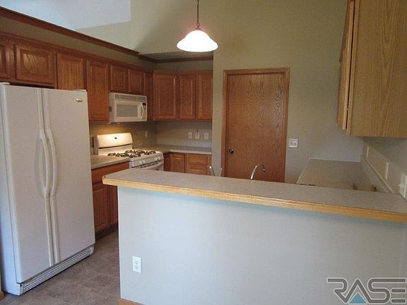 3rd image of 6409 S Avalon Ave