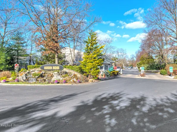 26 The Mews, Syosset, NY 11791