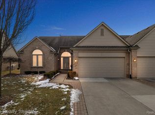 20236 Columbia Dr, Macomb, MI 48044