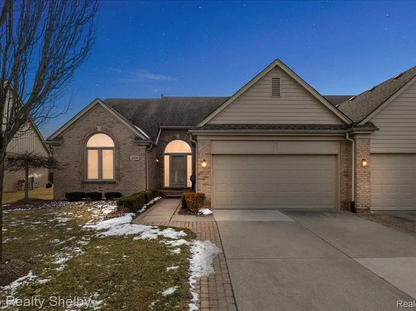 20236 Columbia Dr, Macomb, MI 48044