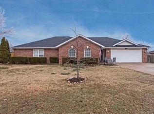 720 Michael Ct, Centerton, AR 72719