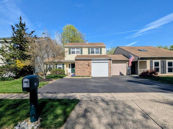 213 Hidden Valley Ln, Newtown, PA 18940