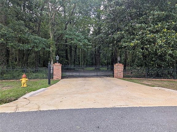 4th image of 2637 Robin Hood Dr