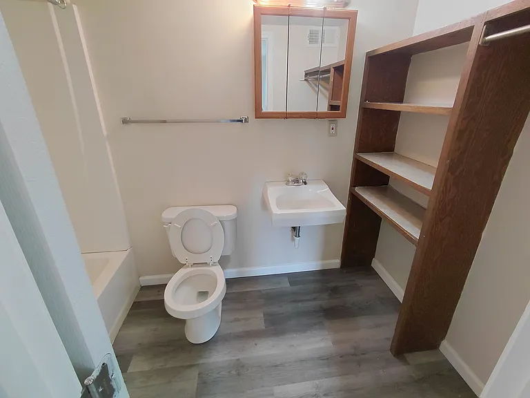3111 Belmont St #C — Photo 2