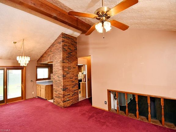 3rd image of 828 Thornwood Blvd