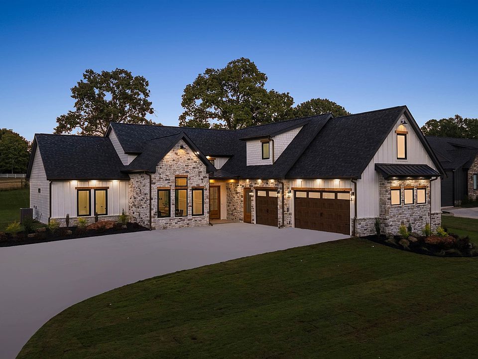1st image of 110 Marseille Dr