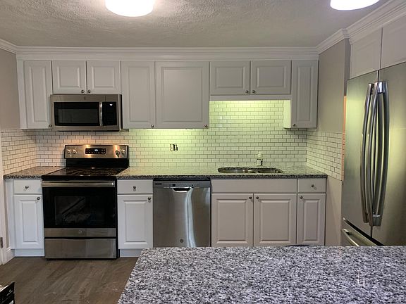 3rd image of 17 Sinai Cir APT B4