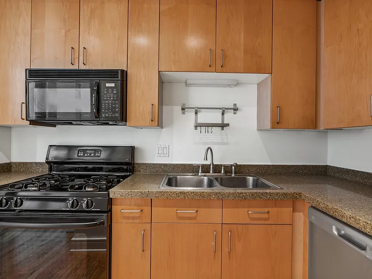 212 W Washington St #1613 — Photo 5