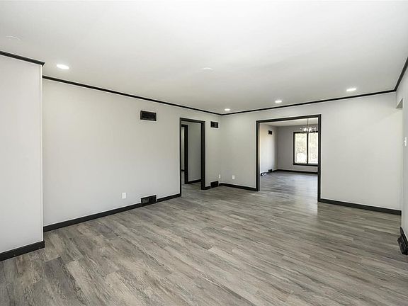 4th image of 7020 Lakeside Hills Dr