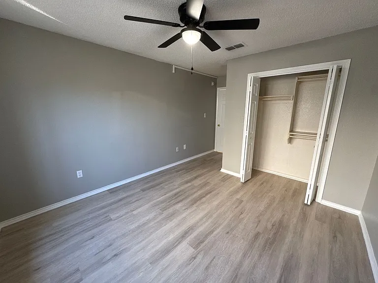 2310 W Hickory St — Photo 9