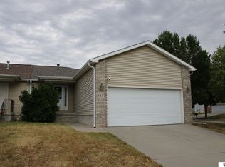6800 Whitewater Ln, Lincoln, NE 68521