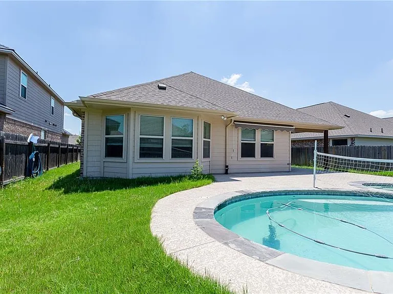 8238 Arezzo Dr — Photo 32
