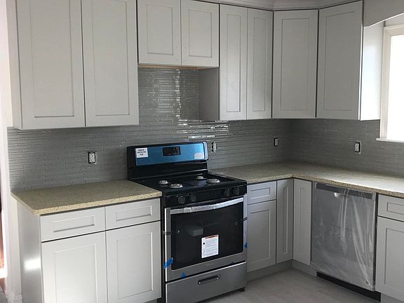 5th image of 120 Pemberton Ave