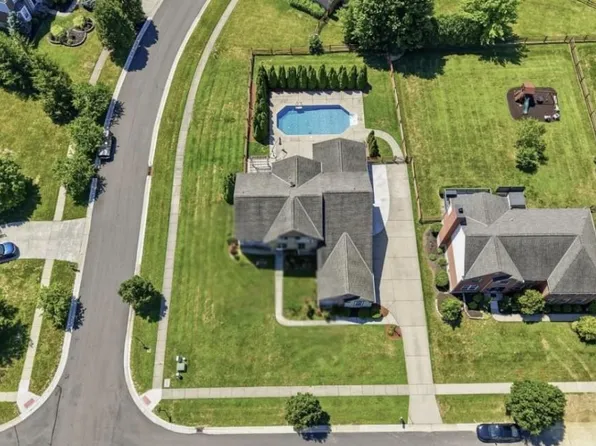 6269 Hedgerow Dr, West Chester, OH 45069