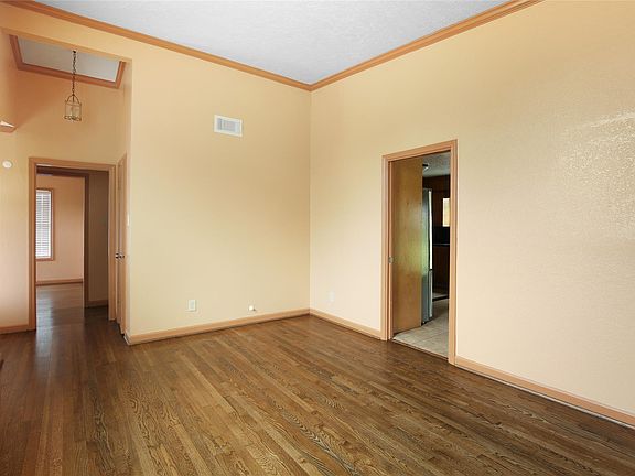 3rd image of 6923 Leader St