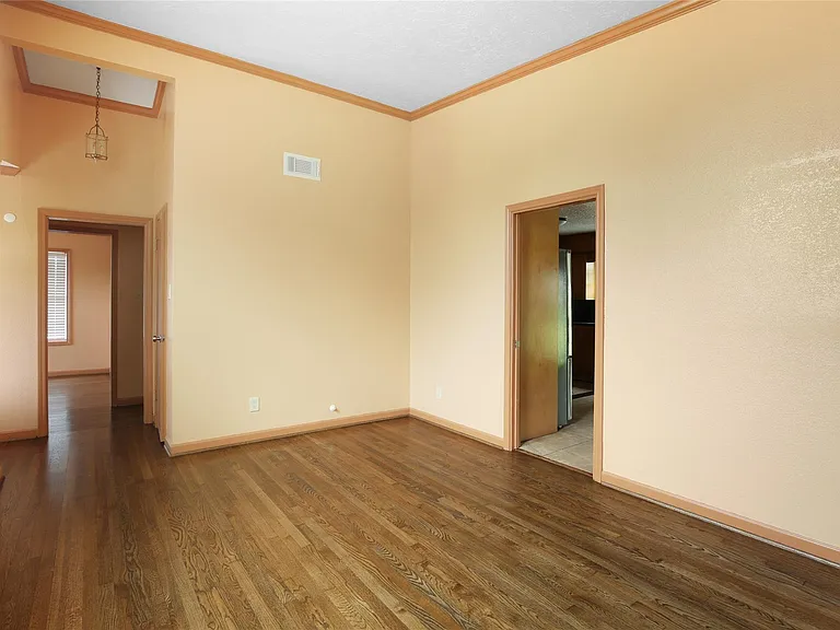 6923 Leader St — Photo 3