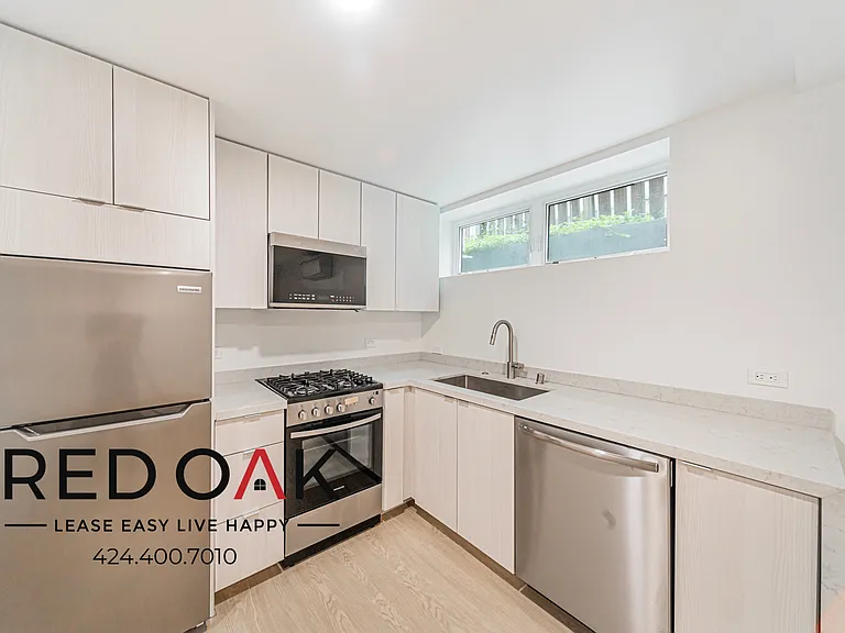 847 S Sherbourne Dr #13 — Photo 8