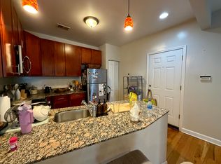 7225 N Rogers Ave APT 3, Chicago, IL 60645