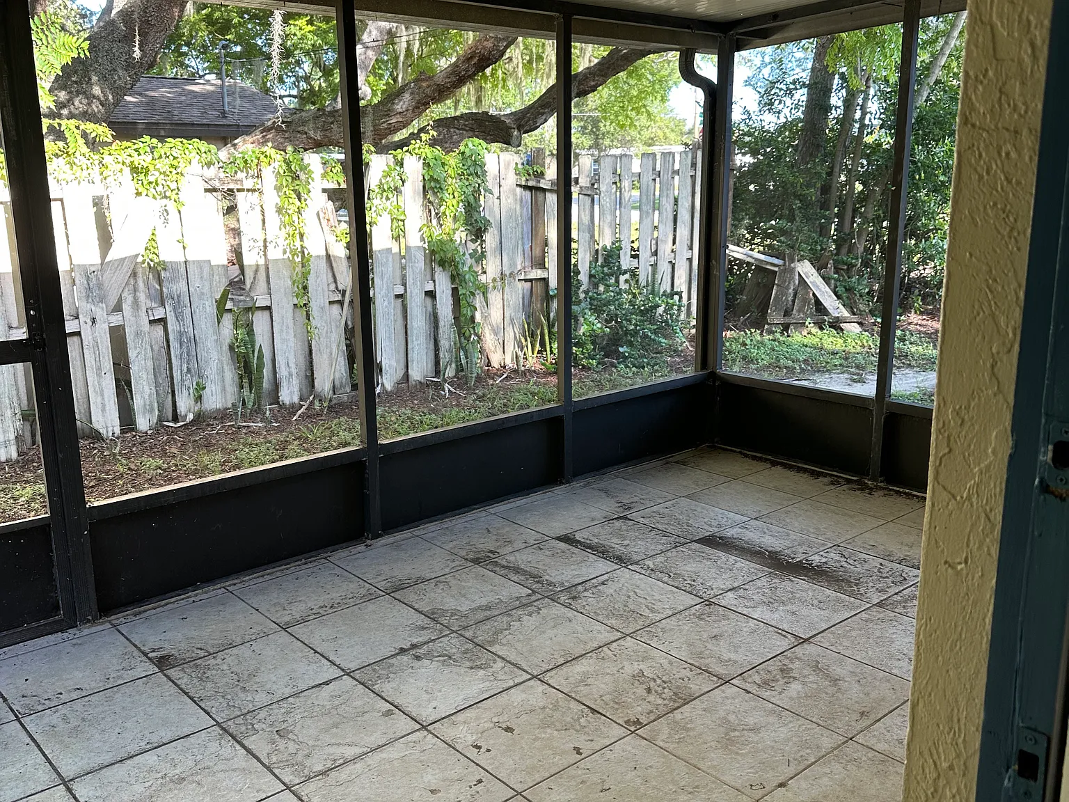 2 bed, 1000 sqft, $1,100 — Photo 4