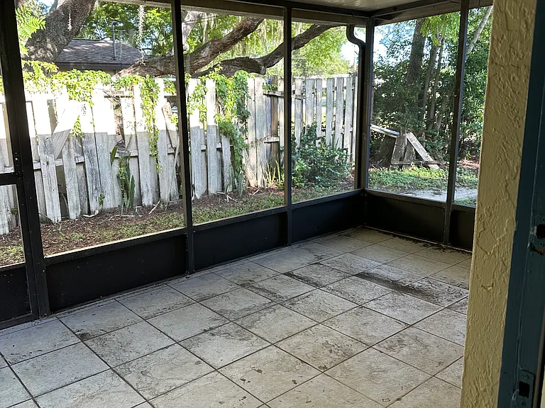 1013 W Peel St #A — Photo 4