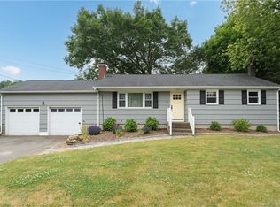 13 Elmwood Way, Clinton, CT 06413