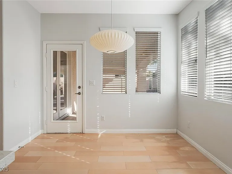 2267 Alanhurst Dr — Photo 13