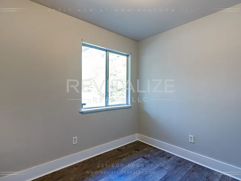 1746 Cody Rd N — Photo 22