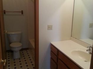 908 Nancys Ln, Belvidere, IL 61008