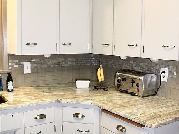 5th image of 12112 E Maxwell Ave