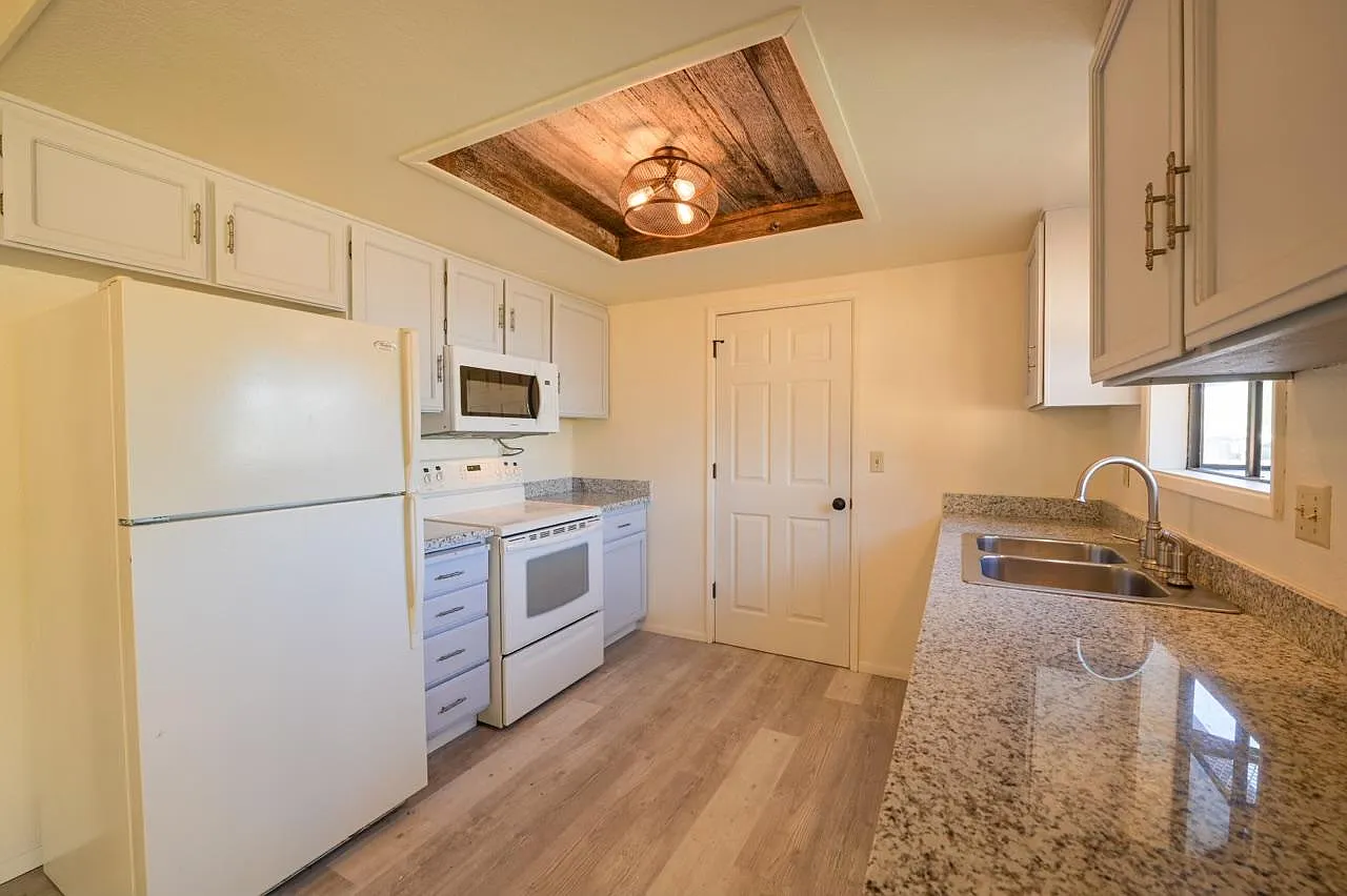 3 bed, $2,150 — Photo 3