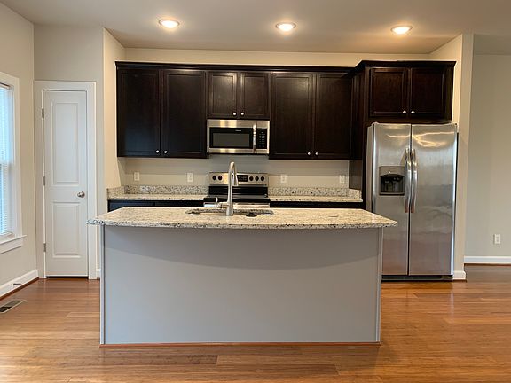 4th image of 42 Andrews Pl