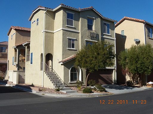 2nd image of 4761 Priory Gardens St