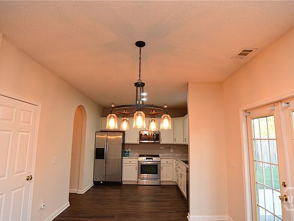 4th image of 319 Ivey Street