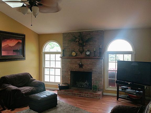4th image of 1408 Fox Lake Dr