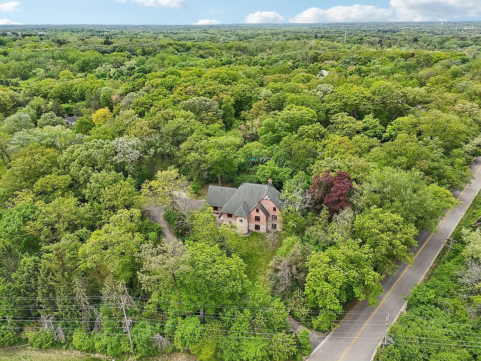 2nd image of 557 Signal Hill Rd