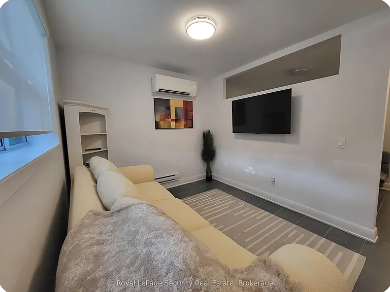 328 Lakeshore Rd E #2 — Photo 10