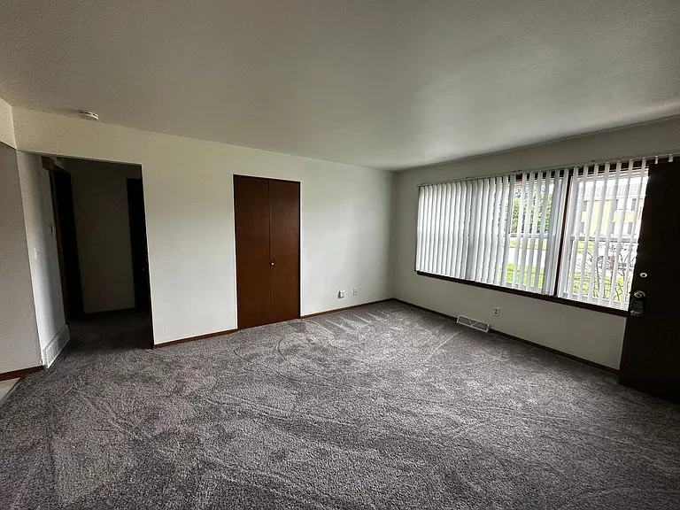 944 N Wright Rd — Photo 1