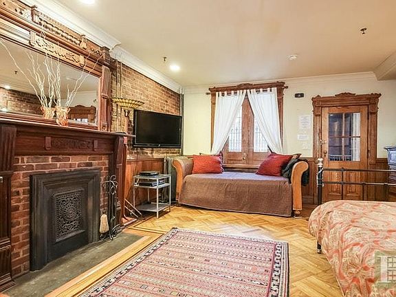 3rd image of 521 Manhattan Ave