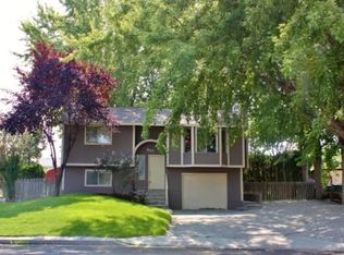 807 W 41st Pl, Kennewick, WA 99337