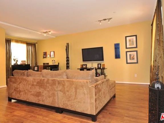 3rd image of 2395 Silver Lake Blvd APT 9