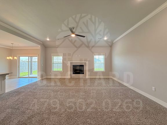 4th image of 904 Maple View St