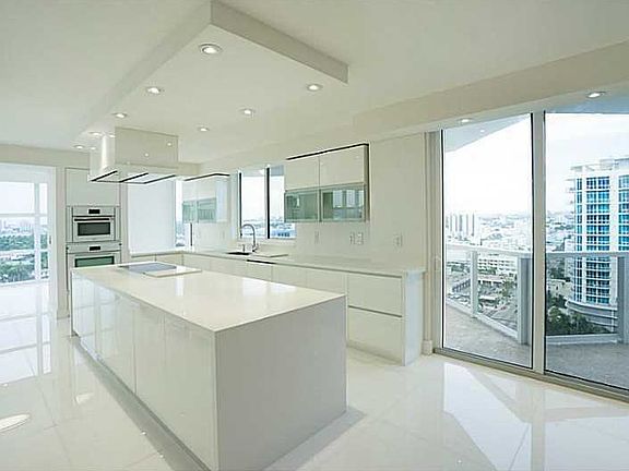5th image of 6423 Collins Ave #18