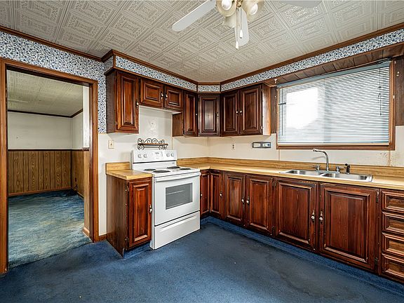 5th image of 832-834 W Washington St