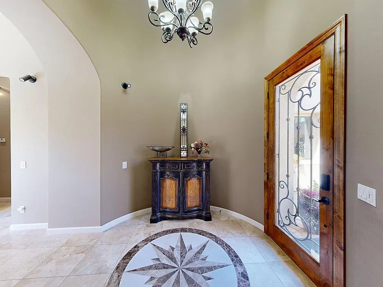 8724 E Regina Cir — Photo 4