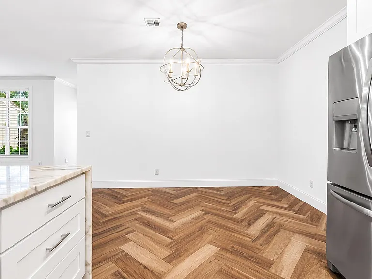 350 SW 8th St #2 — Photo 7