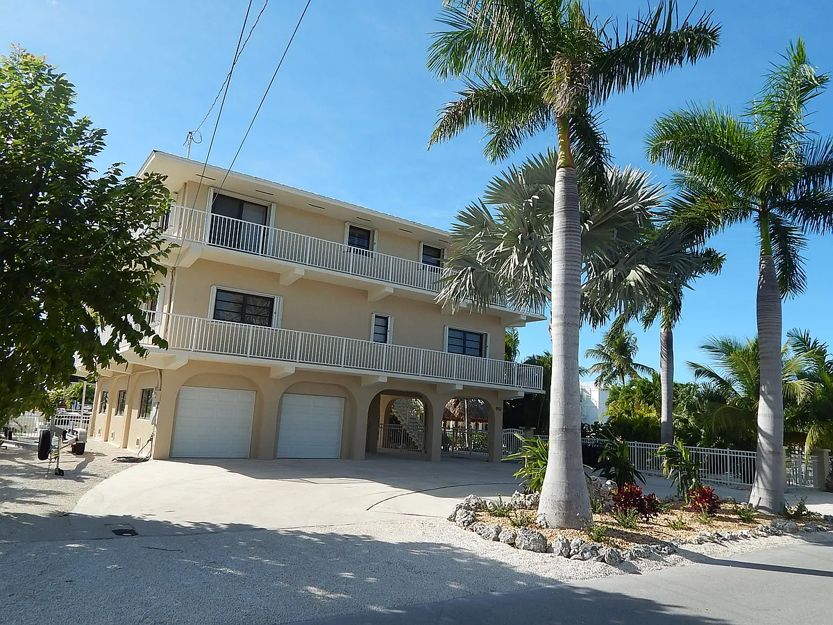 Building Photo - 952 Lagoon Dr