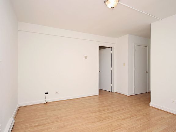 5th image of 2114 Ivy Rd #13