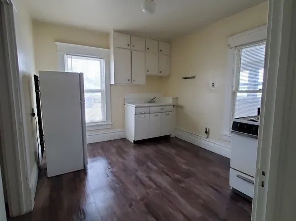 622 1/2 Grant St, Waterloo, IA 50702