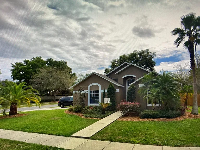 2409 Clareside Dr — Photo 1
